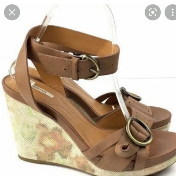 Pre-Owned W/o Box GEOX D Victory B D42P5B Sz 38.5 Brown With Floral Canvas Wedge - Picture 2 of 11